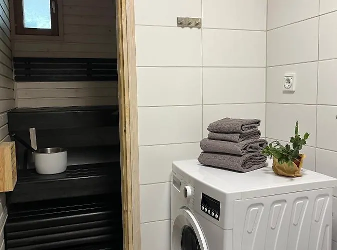 Tyylikaes Koko Perheen 펜션 부오카티