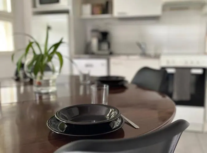 Tyylikaes Koko Perheen 펜션 부오카티